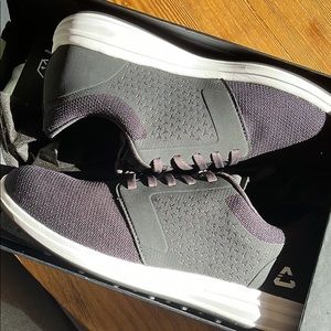 Cuaters Mens Brand New in Box Golf Shoes